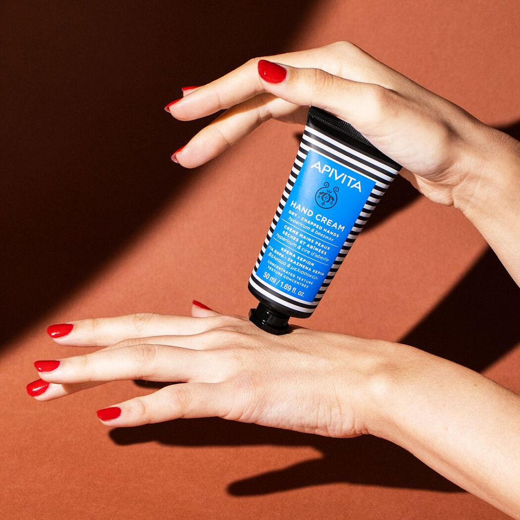 Crema para Manos Secas & Agrietadas Textura Enriquecida con Hipérico & Cera de Abejas 50ml Apivita, , large image number 2