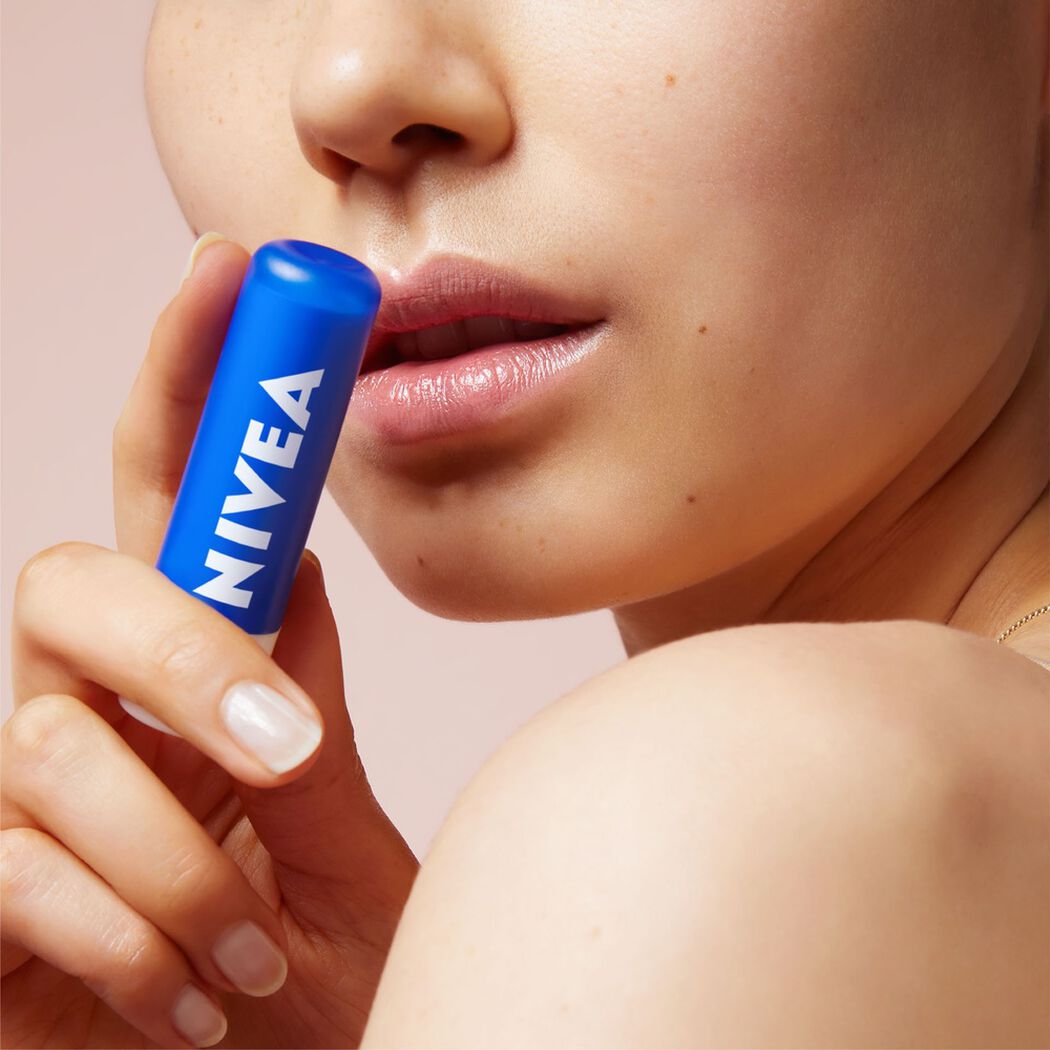 B&aacute;lsamo Labial Nivea Essential Care Hidratante 4,8gr, , large image number 4