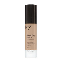 No 7 Base Beautifully Matte Cool Beige x 1 Unidad