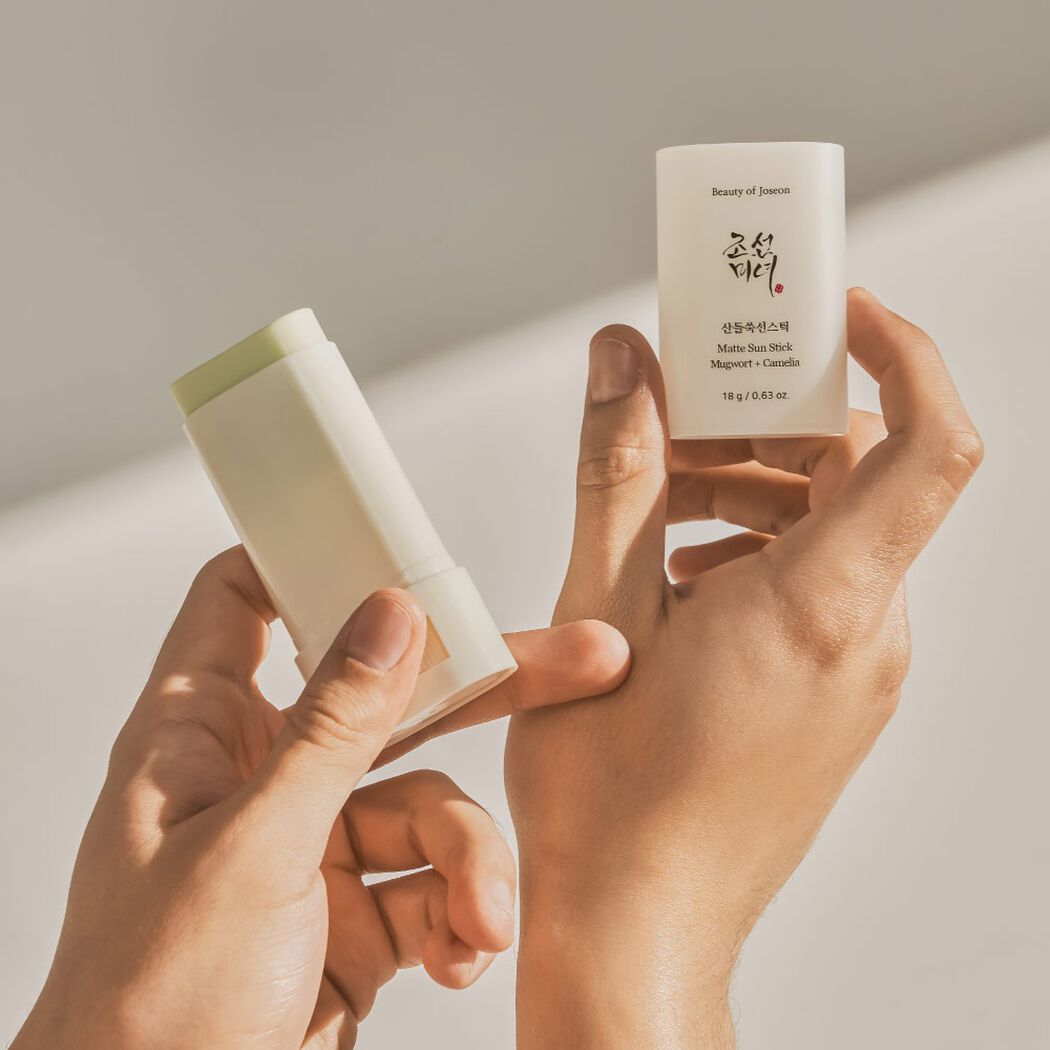Matte Sun Stick: Mugwort + Camelia - Protecci&oacute;n solar no grasa, , large image number 2